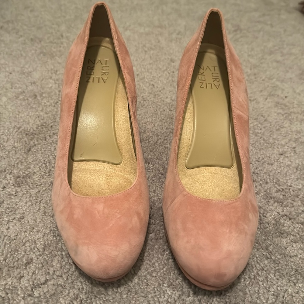 Pink suede Naturalizer pumps - Size 8.5